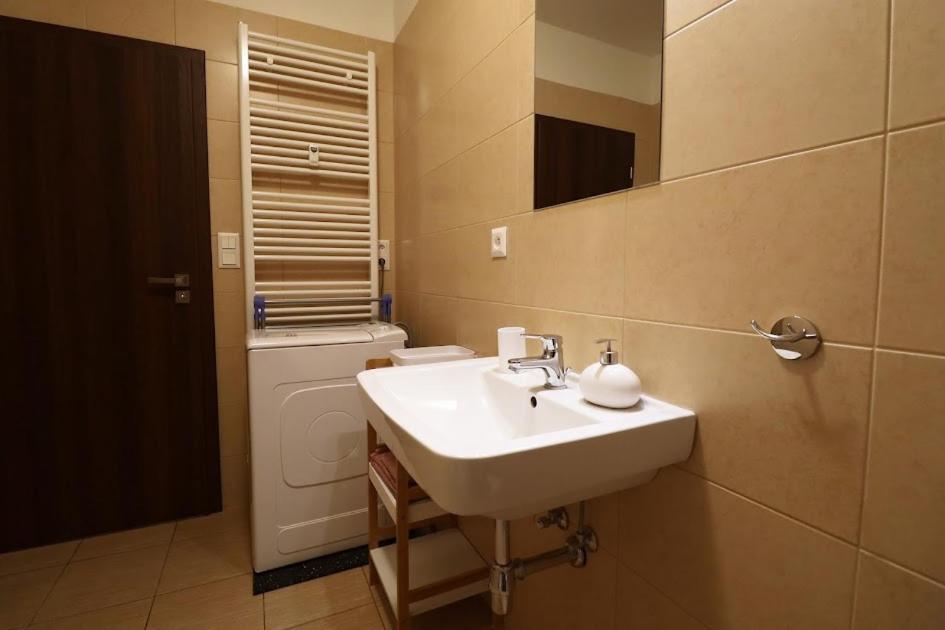 Cosy Studio, 15Min To Old Centre, Self-Check In, Free Wifi, Welcome Drink! Praga Zewnętrze zdjęcie